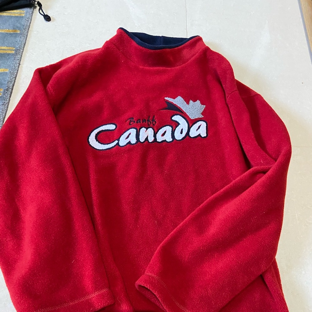 Sweater Banff logo